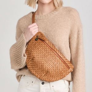 Bolso de Cintura Extra Grande Personalizado para Mujer, de Cuero Vegano Marrón con Patrón Tejido, Cierre de Cremallera, Elegante Bolso Bandolera - Product Image 1