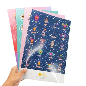 Feuille d'autocollant personnalisée de haute qualité en vinyle transparent holographique décoratif Laser drôle Kawaii dessin animé baiser découpé pour l'emballage