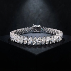 สร้อยข้อมือเพชรทรงมาร์คีส์สำหรับผู้หญิง LEEBA JEWELS - ทอง 9k 14k 18k - Product Image 1