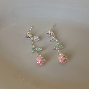 Boucles d'oreilles en émail personnalisées à la mode en gros Boucles d'oreilles fleur de rose rose Boucles d'oreilles pour cadeaux d'anniversaire - Product Image 4