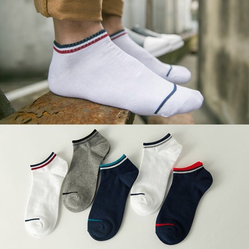 Men's ankle socks with a single stripe.