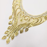 Collier floral brodé de sequins dorés, faux col de style ethnique avec bordure en dentelle pour la vente en gros et les projets DIY (Polyester)