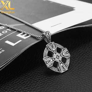 Collier Pendentif Rétro en Acier Inoxydable Prêt à Expédier, Motif Croix Vintage, Nœud Irlandais, Bijou Viking Nordique, Cadeau pour Hommes et Femmes - Product Image 4