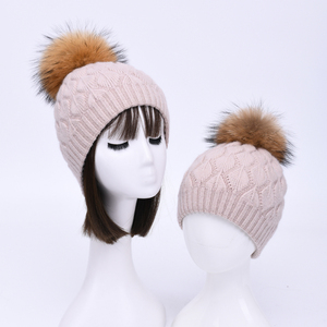 หมวกไหมพรมเด็กผู้หญิง แม่และฉัน หมวกไหมพรมลายโลโก้แบบกำหนดเอง หมวกครอบครัวเข้าชุดกัน หมวกไหมพรมขนสัตว์หนานุ่ม น่ารักสำหรับเด็กผู้ชาย - Product Image 4