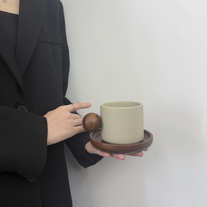 BloomSip Tasse à café en céramique nordique avec poignée sphérique flottante, ensemble tasse et soucoupe mélange de couleurs minimaliste, vente en gros, logo personnalisé, OEM, ODM, cadeau - Product Image 6