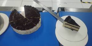 Nouvelle machine de découpe à ultrasons pour trancheuses à gâteau au fromage aux fraises insertion de papier coupeur à ultrasons rotatif pour farine de boulangerie - Product Image 5