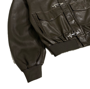 Giacca Bomber da Uomo in Ecopelle <span class=keywords><strong>Marrone</strong></span> <span class=keywords><strong>Scuro</strong></span> con Chiusura a Fibbia Metallica, Colletto a Punta, Tasche Cargo, Stile Vintage Oversize Streetwear - Product Image 4