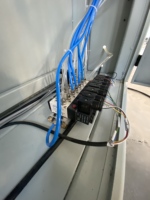 Machine de perçage CNC pour profilés aluminium OUWO avec broche électrique et vis à billes haute précision pour la fabrication de cadres de fenêtres