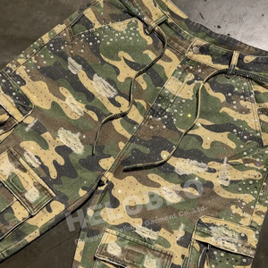 Pantaloncini Cargo Mimetici Personalizzati Oversize <span class=keywords><strong>con</strong></span> Strass e <span class=keywords><strong>Tasche</strong></span> Multiple per <span class=keywords><strong>Uomo</strong></span> - Product Image 4