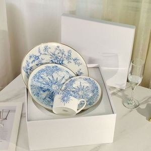 European Style Light Luxury Retro Bone China Lucky Star <b>Dinnerware</b> Sets Reusable Dishwasher Safe Gift - Product Image 6