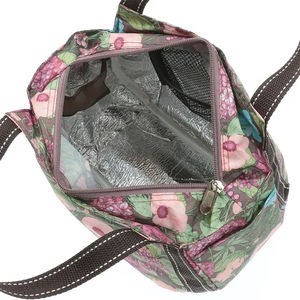 กระเป๋าเดินทางแบบพับได้สำหรับผู้หญิง พร้อมหูหิ้วลายดอกไม้ กระเป๋าทรงบอสตันขนาดกะทัดรัด เหมาะสำหรับทุกเพศทุกวัย กระเป๋าเก็บความเย็น - Product Image 4