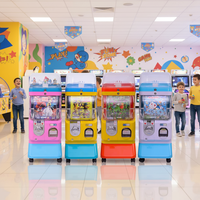 Vitrine d'exposition haut de gamme à un seul niveau avec système de paiement par pièces et jetons pour distributeur automatique de capsules de jouets 24h/24 et 7j/7 pour articles de vente au détail.