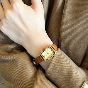 Reloj Rectangular Vintage para Mujer, Caja Dorada, Esfera Blanca Texturizada, Correa de Cuero Negra, Elegante Reloj de Pulsera de Cuarzo - Product Image 3