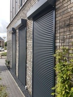 Porte-fenêtre à enroulement vertical extérieure en aluminium à rupture de pont thermique, isolée, remplie de mousse PU, insonorisée, économe en énergie, sécurisée