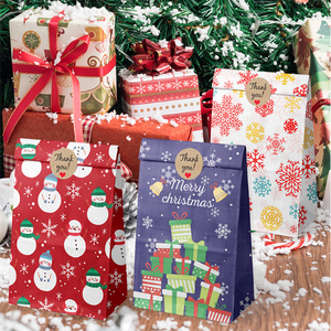 Sacchetti Regalo in Carta Kraft Natalizi con Stampa Invernale di Alberi, Neve, Cervi e Pigne, Borse con Cordoncino per Confezioni Regalo Festive - Product Image 5