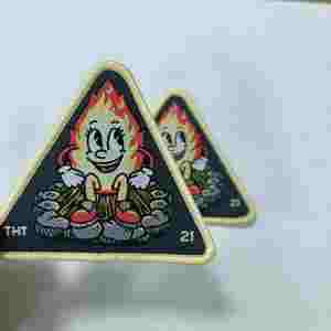 OEM Factory Price Iron on Sew on Backing <span class=keywords><strong>Triangle</strong></span> Shape Custom <span class=keywords><strong>Woven</strong></span> Patches para Vestuário Chapéus - Product Image 3