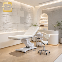 Table de massage électrique blanche avec rembourrage épais en PU, moteur silencieux et base stable pour les cliniques de médecine esthétique et les instituts de beauté