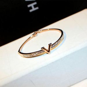 Nouveau Bracelet Élégant pour Femme S00166 en Alliage Plaqué Or avec Breloques, Lettres en Strass Simples et Raffinées, Style Coréen et Européen - Product Image 6