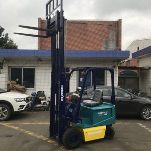 Chariot élévateur Komatsu d'occasion de 1,5 tonne en bon état avec batterie au plomb-acide 48V, électrique, puissant, longue durée de vie de la batterie - Product Image 3