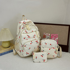 Zaino Vintage a Tema Fragola per Studentesse, Nuovo Set Trendy di Tre Pezzi con Borsa a Tracolla - Product Image 6