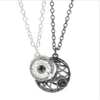100 langues personnalisé soleil et lune tour de cou Couple nom Photo personnalisé en acier inoxydable pendentif colliers magnétiques pour les femmes