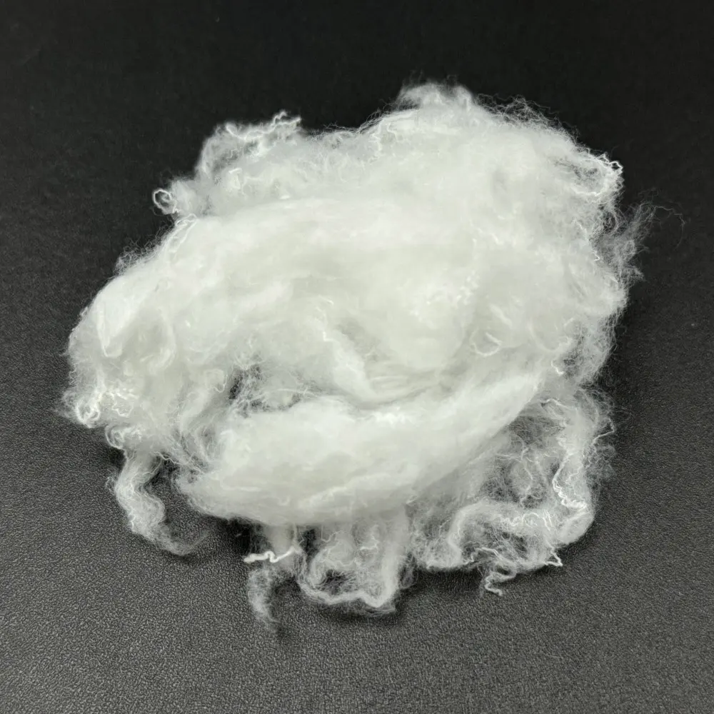 Fibre brillante et semi-terne en nylon 6 mélangée avec du coton et de la laine