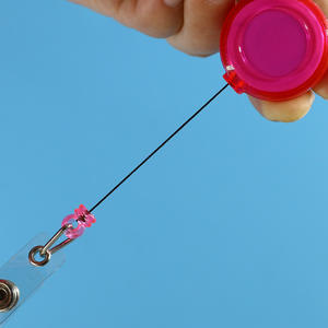 Portacredenciales Retráctil Plateado <span class=keywords><strong>con</strong></span> Clip <span class=keywords><strong>para</strong></span> Tarjetas de Identificación, Anillo <span class=keywords><strong>para</strong></span> Llaves y Cadena Antipérdida, Ideal <span class=keywords><strong>para</strong></span> la Escuela y Oficina - Product Image 4