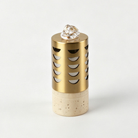 Diffuseur de parfum luxueux en métal perforé plaqué or avec base en résine, écologique et durable pour la décoration de la maison et du bureau