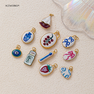La Panière Peinte |   Pendentifs en émail plaqués or PVD 18 carats en acier inoxydable, motifs nature morte peints à la main, pour la fabrication de bijoux - Product Image 3