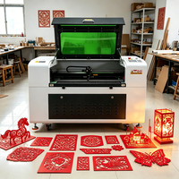 Graveur laser CO2 9060 pour les ateliers de personnalisation, la création de panneaux, de modèles, de cadeaux, d'emballages et de produits personnalisés