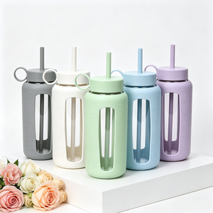 Glasflasche mit Silikonhülle, Wasserbecher mit Tragegriff und Strohhalm-Deckel, Rutschfeste Outdoor-Sportflasche mit <span class=keywords><strong>Zeitskala</strong></span> - Product Image 1