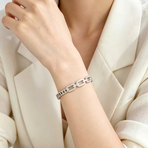 Brazalete Moderno de Acero Inoxidable con Diseño de Cadena de Eslabones y Cristales Incrustados, en Oro/Oro Rosa/Plata, Antideslustre, para Mujer - Product Image 5