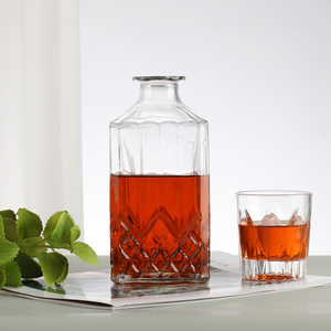 Tapas de Corcho Cuadradas de Alta Gama con Relieve, Botella de Vidrio Transparente para Vodka, Ginebra, Tequila y Licores, para Destilerías - Product Image 2