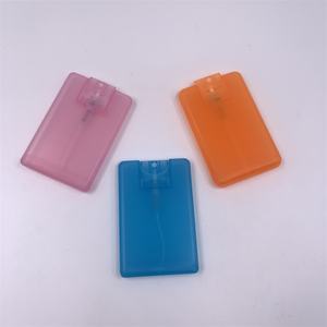 สเปรย์พลาสติกแบบแบนขนาดพกพา 20 มล. สีดำ น้ำเงิน ชมพู แดง ขาว รูปทรงบัตรเครดิต - Product Image 4