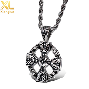 Collier Pendentif Rétro en Acier Inoxydable Prêt à Expédier, Motif Croix Vintage, Nœud Irlandais, Bijou Viking Nordique, Cadeau pour Hommes et Femmes - Product Image 1