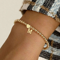 Bracelet élastique lisse avec lettres et cœurs, perles dorées de 4 mm, bijou personnalisé, cadeau pour elle, bracelet à lettres A-Z