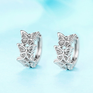 Orecchini a Farfalla da Donna, Eleganti e Minimalisti, Gioielli Ispirati agli Animali per Uso Quotidiano - Product Image 1