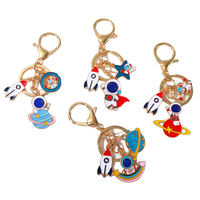 Porte-clés personnalisé en métal avec plusieurs breloques, pendentif émaillé, astronaute, fusée, espace, porte-clés personnalisé, cadeau promotionnel