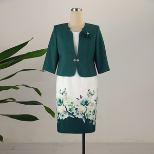 Robe blanche formelle florale pour femme grande taille, longueur genou, boutonnée, pour le bureau, les affaires ou l'église - Product Image 1