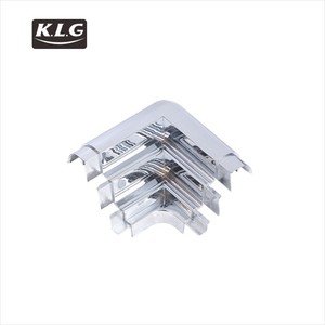 Conector de Esquina para Refrigerador Manual de Plástico Resistente, Personalizable para Vitrinas Comerciales - Product Image 1