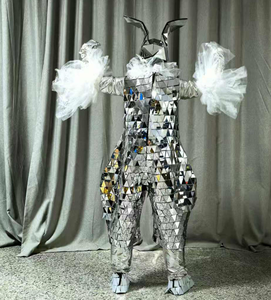 Costume de miroir réfléchissant sur mesure ODM, directement de l'usine, pour la location d'événements et l'utilisation par les entreprises de divertissement - Product Image 4