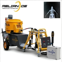 Machine à projeter du mortier avec système de pulvérisation, dotée d'une base sur roues et d'une commande manuelle/à distance pour la réparation ponctuelle des canalisations et des égouts