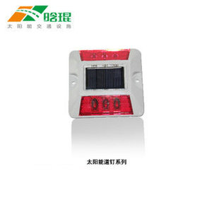 Borneaux solaires routiers à LED clignotants IP65 en PC avec feuille réfléchissante à montage au sol - Product Image 5