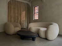 Wabi Sabi Gebogenes Bouclé-Sofa Kar Studio Rundes Sofa Luxus Designer Geschwungenes Stoffsofa Modernes Wohnzimmer 2/3-Sitzer Couch
