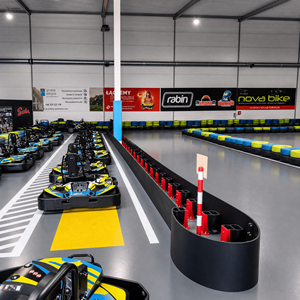 Go-Kart Eléctrico para Adultos <span class=keywords><strong>con</strong></span> Diseño de Fórmula 1, Motor sin Escobillas Centralizado y Batería de Fosfato de Hierro - Experiencia de Carreras al Aire Libre - Product Image 2