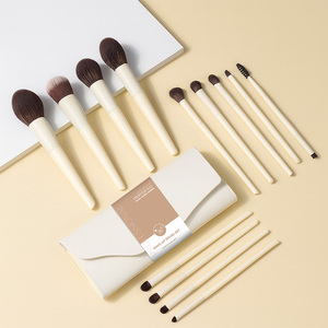 Ensemble de 13 pinceaux de maquillage personnalisés OEM ODM, poils en nylon, manche en bois, étui de voyage en PU, étiquette privée pour coffrets cadeaux - Product Image 1