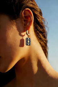 Boucles d'oreilles pendantes carrées en émail bleu plaqué or 18 carats en acier inoxydable, vente en gros directe d'usine pour femmes - Product Image 2