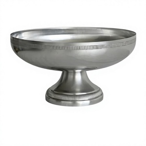 Corbeille à fruits minimaliste en métal argenté brossé, centre de table moderne, plat de présentation rond peu profond, décoration d'appoint métallique - Product Image 1