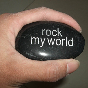 Pietra di <span class=keywords><strong>fiume</strong></span> personalizzata multicolore lucidata a specchio con incisione su misura per ornamento da giardino - Product Image 5