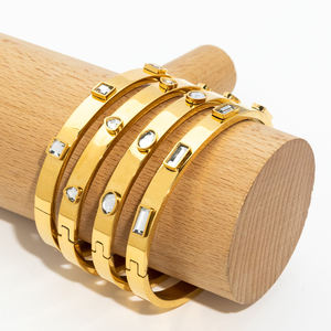 Yüksek lehçe altın kaplama manşet bilezik bilezik kalp şekli kakma paslanmaz çelik Retro moda inci zirkon bilezik - Product Image 3